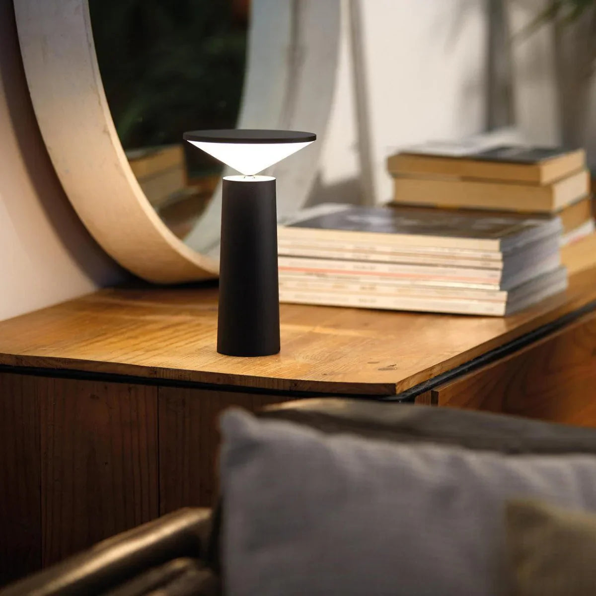 THE AURORA LAMP